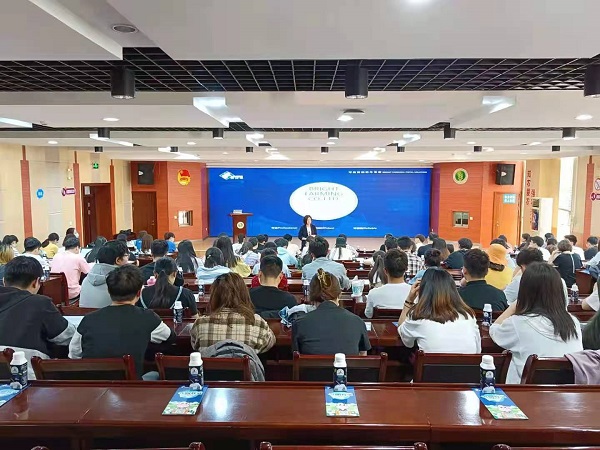 3309ce6be4f54ea1a182eb8e369535f6.jpg 2专场招聘会.jpg