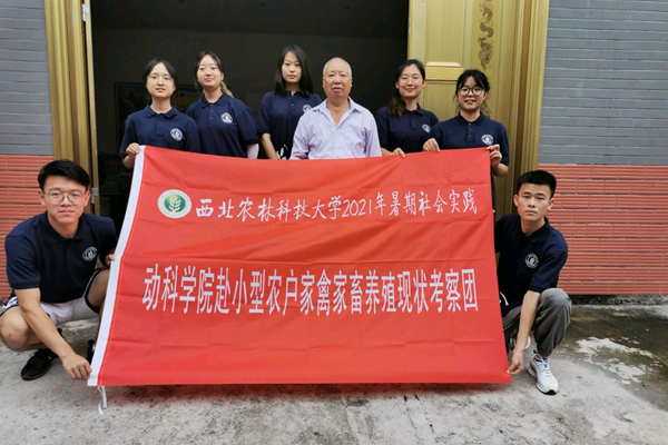 8756e43228bb47cd9e35df6163d503bc.png 团队与老兽医黄明邦老先生合影.png