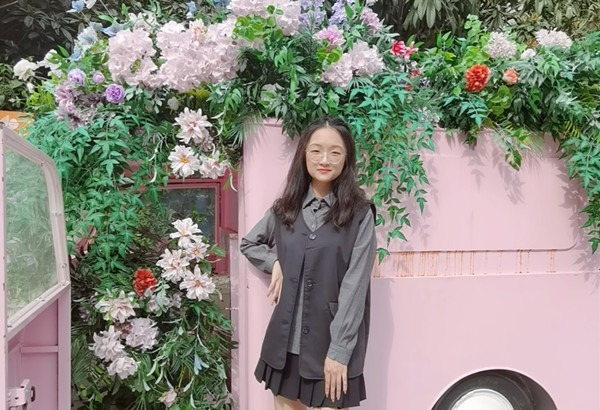 8d4d49f7e4374b898ed19f26ff6fb1e3.jpg 黄蕾.jpg