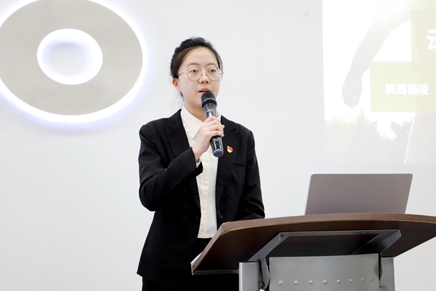 116377aeba3942bb8e3c57ef7d4af38f.jpg 萨诺奖学金一等奖获奖学生代表赵佳宁发表感想.JPG