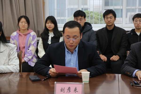 9bd51d64095a4d97a25b643da59b2f8e.jpg 陌生人讲话.JPG