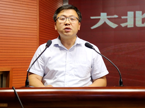 1b07c5ea708e42da9644ed47b52f1b8e.jpg 殷彦平宣读表彰决定.JPG