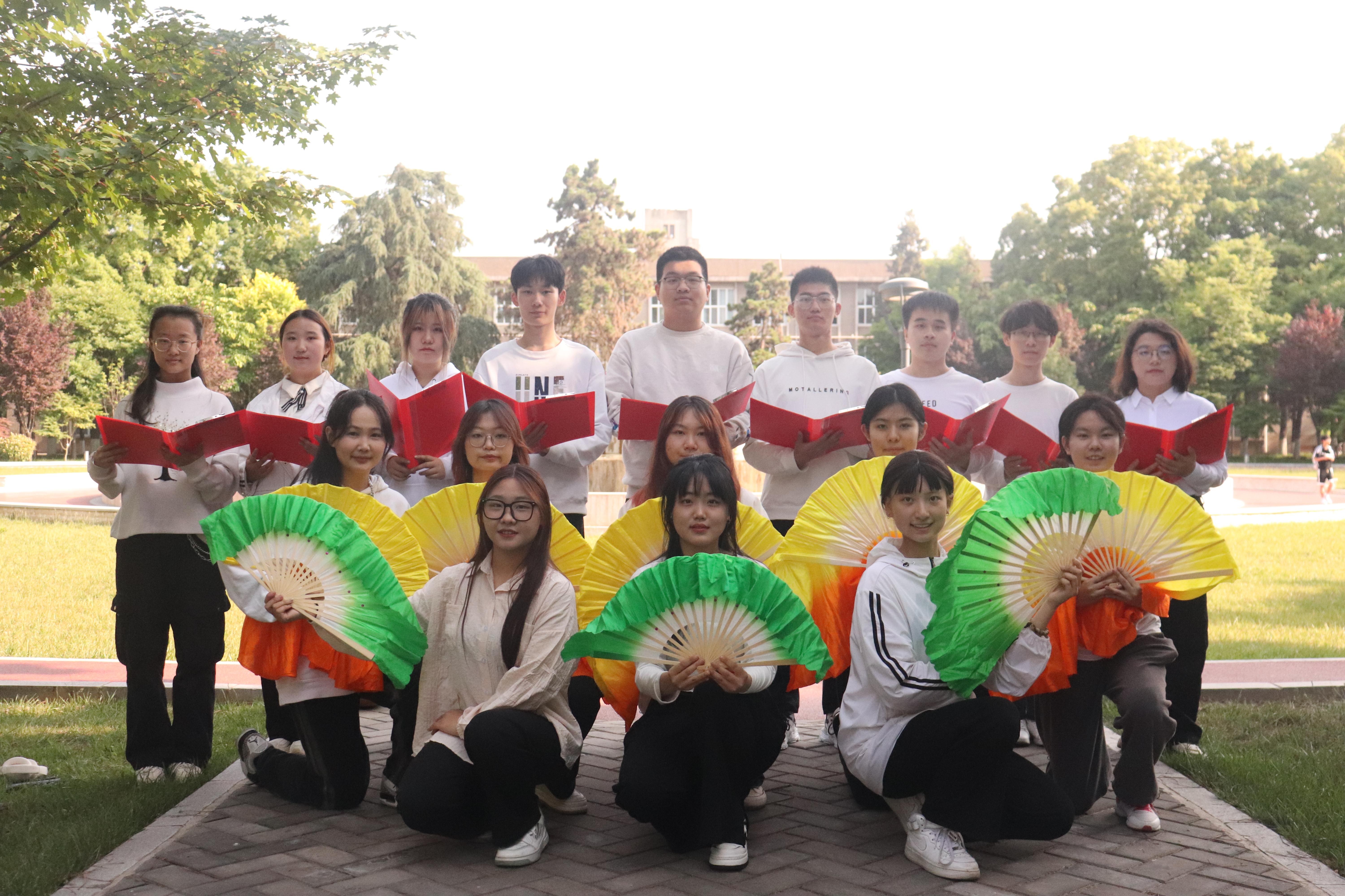 艺术团.jpg 艺术团.jpg