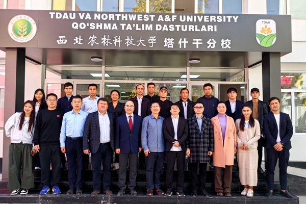 成人网址
塔什干分校师生大合影_副本.jpg