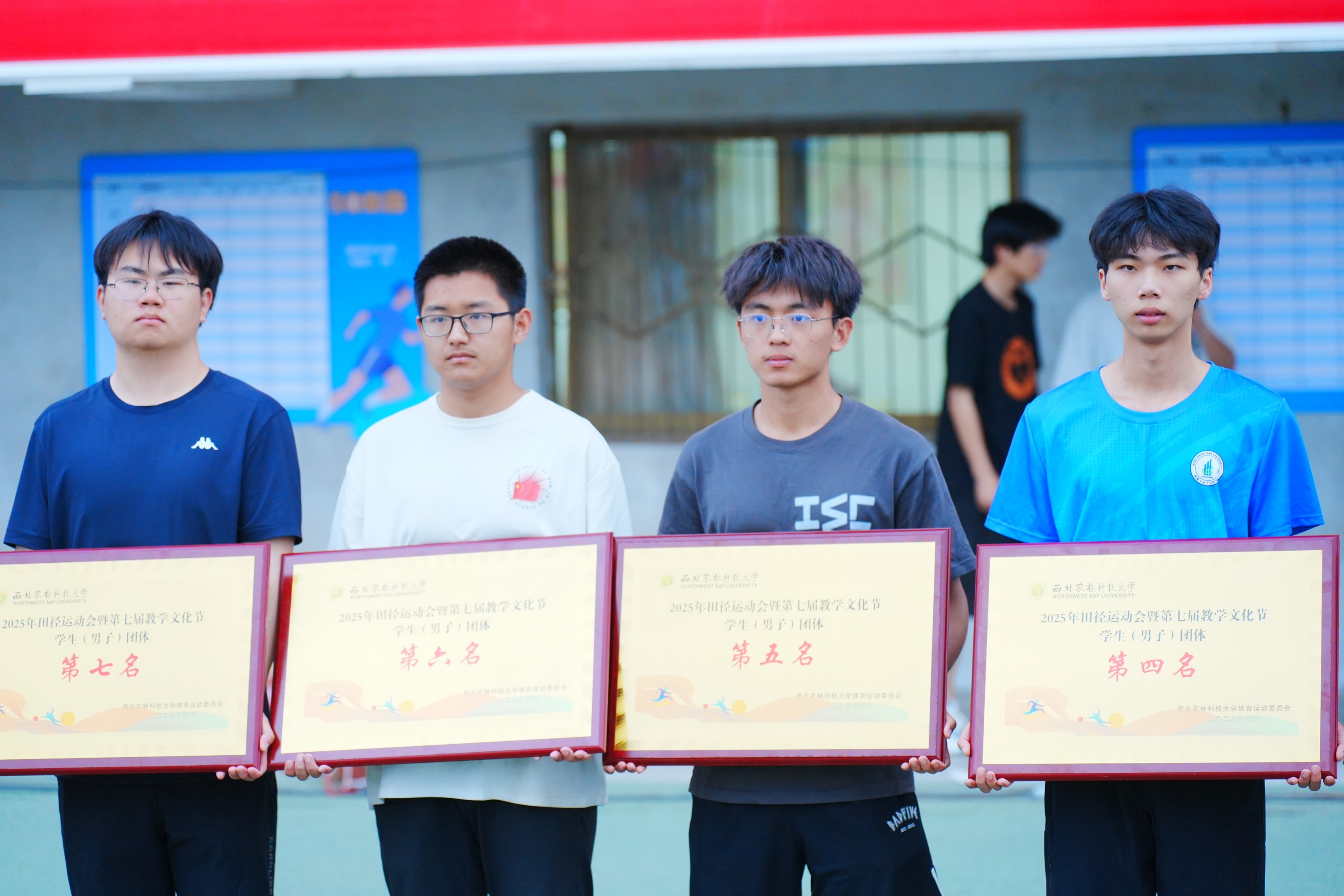 男子团体第六名.jpg